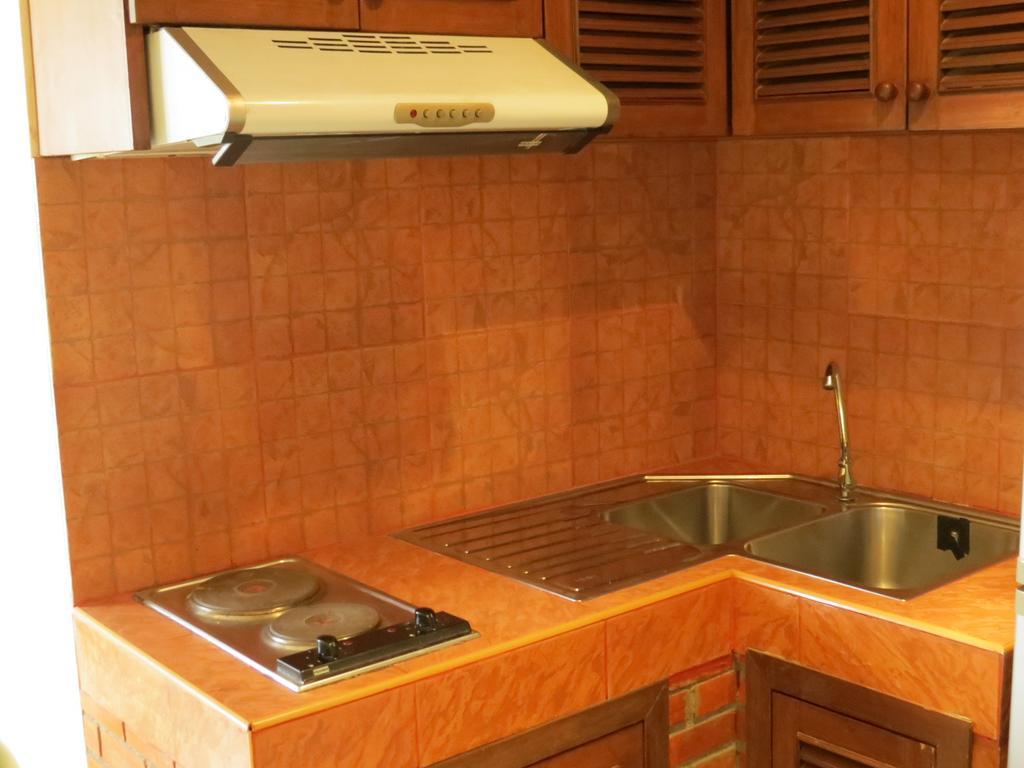 Jomtien Plaza Suite Apartments Bilik gambar