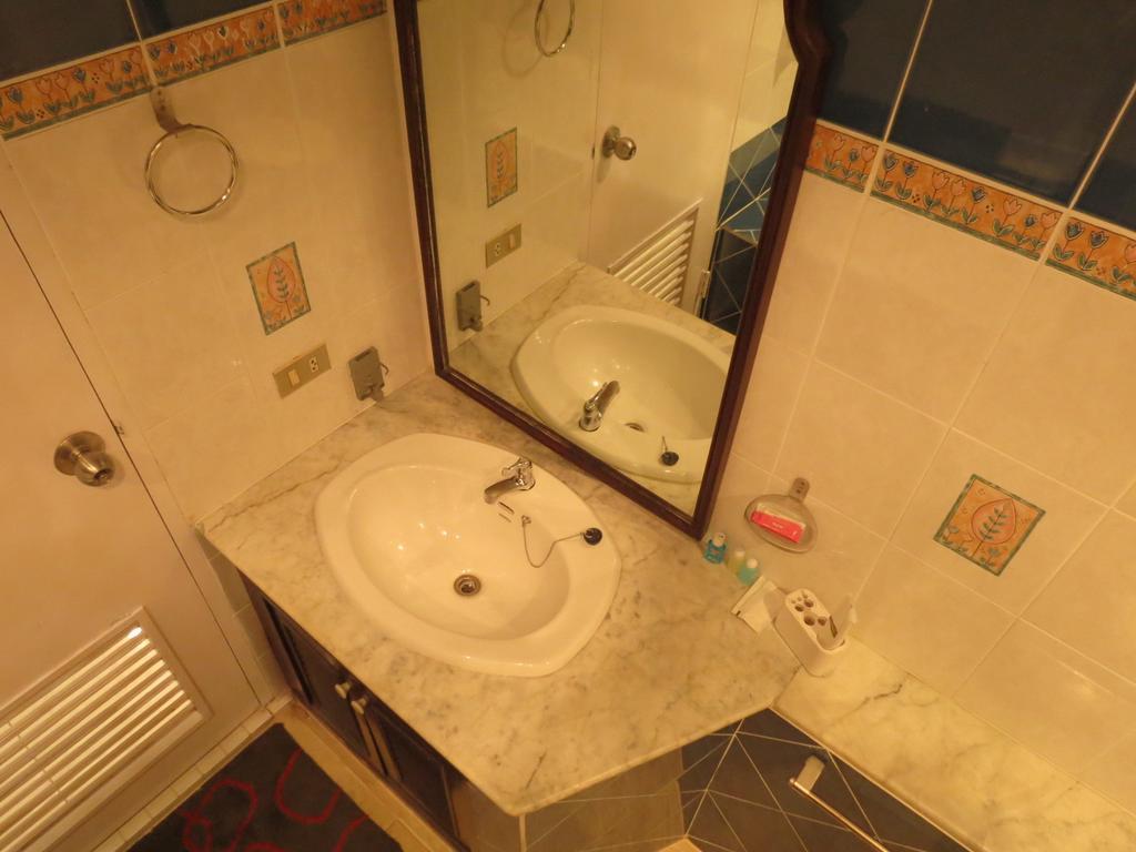 Jomtien Plaza Suite Apartments Bilik gambar
