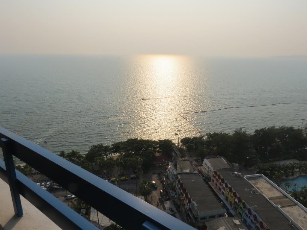 Jomtien Plaza Suite Apartments Bilik gambar