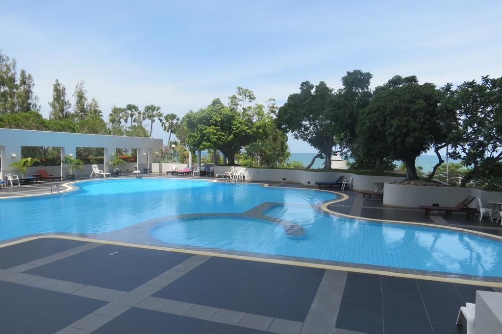 Jomtien Plaza Suite Apartments Luaran gambar
