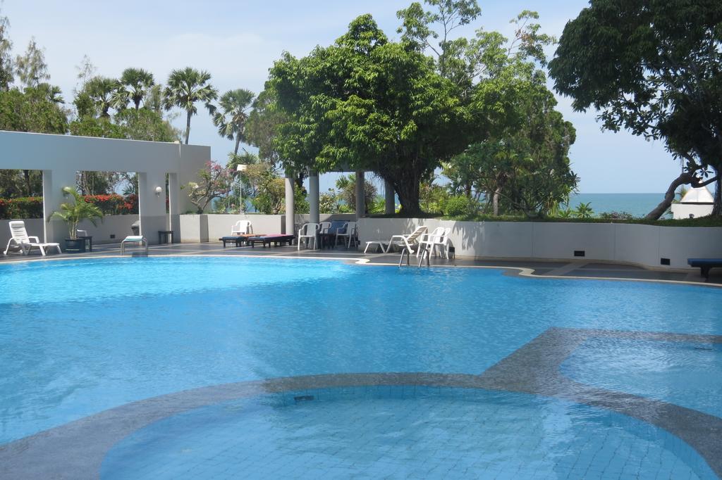 Jomtien Plaza Suite Apartments Luaran gambar