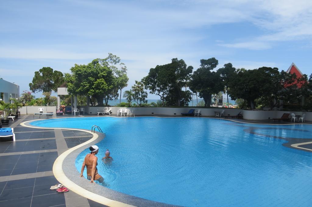 Jomtien Plaza Suite Apartments Luaran gambar