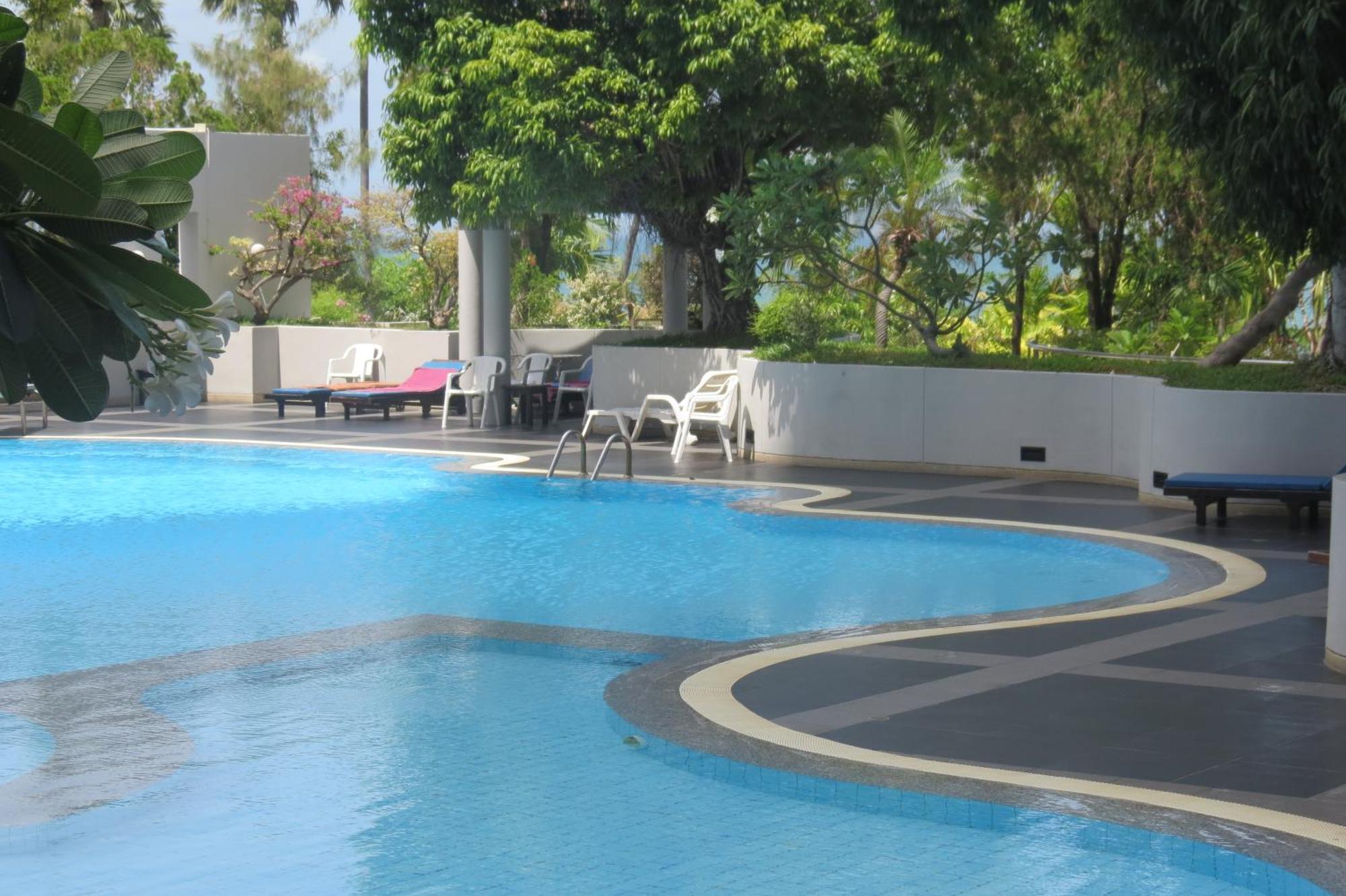 Jomtien Plaza Suite Apartments Luaran gambar